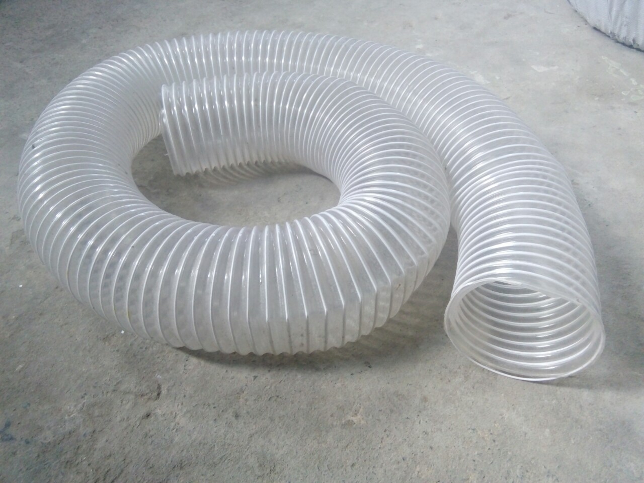 Ống hút bụi co giãn - ống nhựa Kim Nguyên - Công Ty TNHH Thương Mại Thiết Bị Điện Kim Nguyên